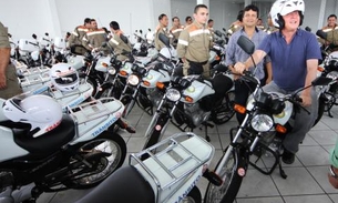 Artur entrega motocicletas e agentes de trânsito passam a atuar como salva-vidas